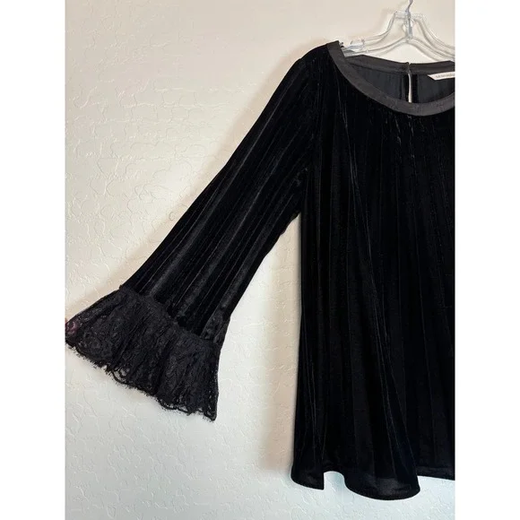 NEW Soft Surroundings Black Pleated Velvet Lace Cuff Blouse Top Medium 2203 - Picture 2 of 6